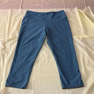 Nike Teal Leggings size small. Capri
